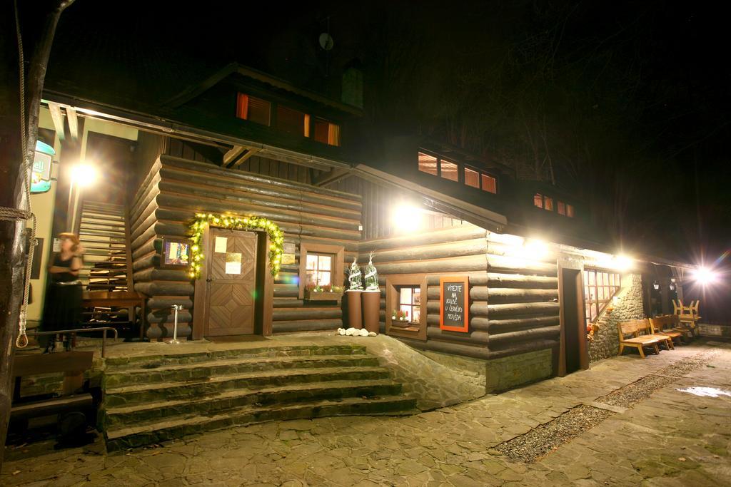 Koliba U Cerneho Medveda Hotel Zlín Buitenkant foto